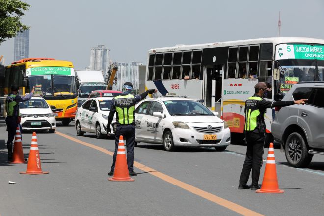 Traffic grips Metro Manila, surrounding provinces hours before MECQ image