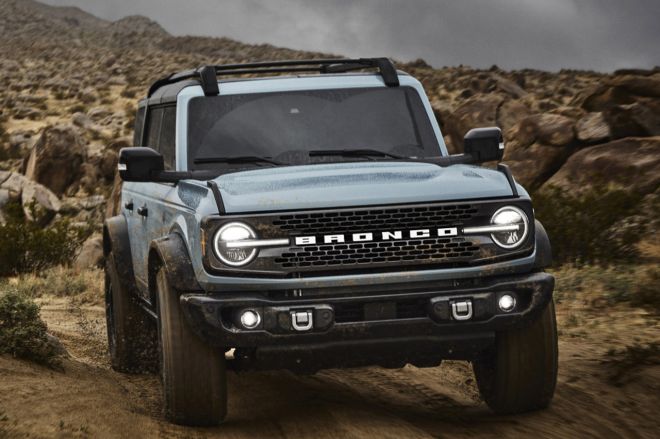Ford changes Jims: CEO Hackett to retire, Farley to take over image