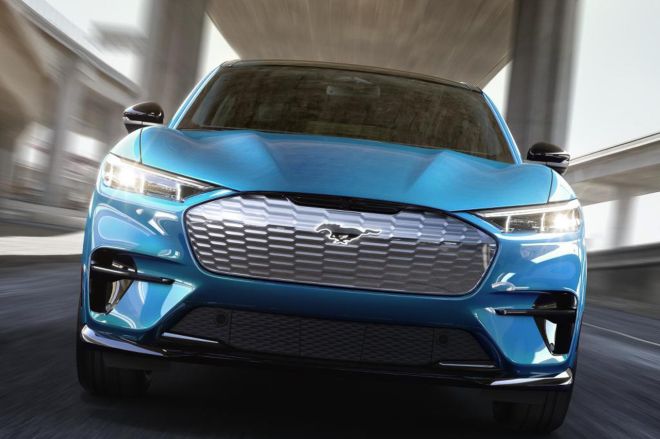 Ford changes Jims: CEO Hackett to retire, Farley to take over image