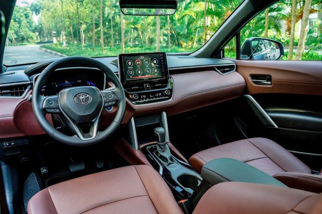 Does the Vietnam-spec Toyota Corolla Cross look better than Thailand? image