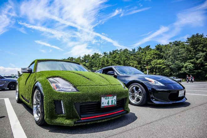 This Nissan 350Z takes wrapping to a whole new (astro)turf image