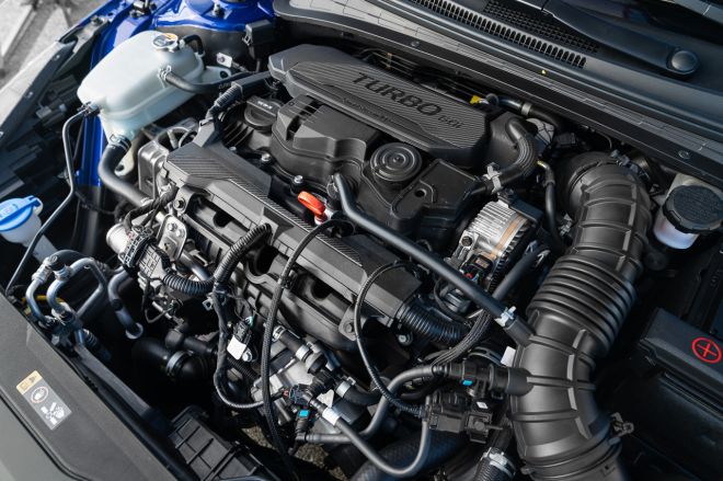 Sibling rivalry: Hyundai Elantra wants to pick a fight with Kia Forte GT image