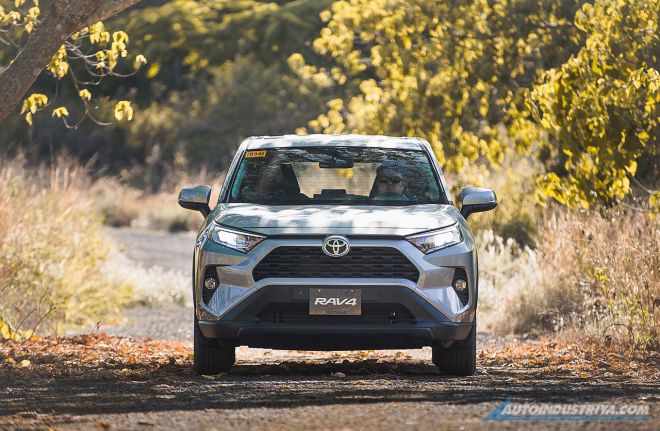 RAV4 and Corolla Cross can co-exist, says Toyota PH boss image