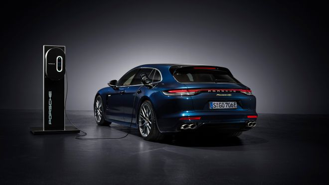 2021 Porsche Panamera is the practical 911 for grown ups image