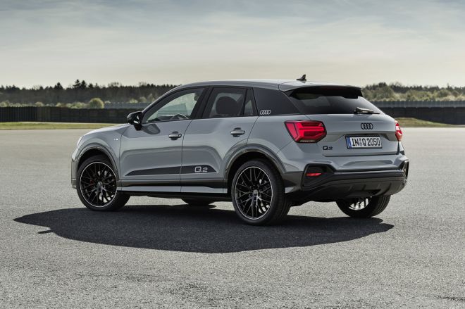 Can you spot the changes Audi made on the 2021 Q2? image