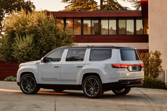 Jeep Grand Wagoneer wants to tempt you out of Toyota Land Cruisers image