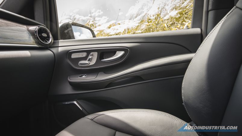 2020 Mercedes-Benz V220d Long image