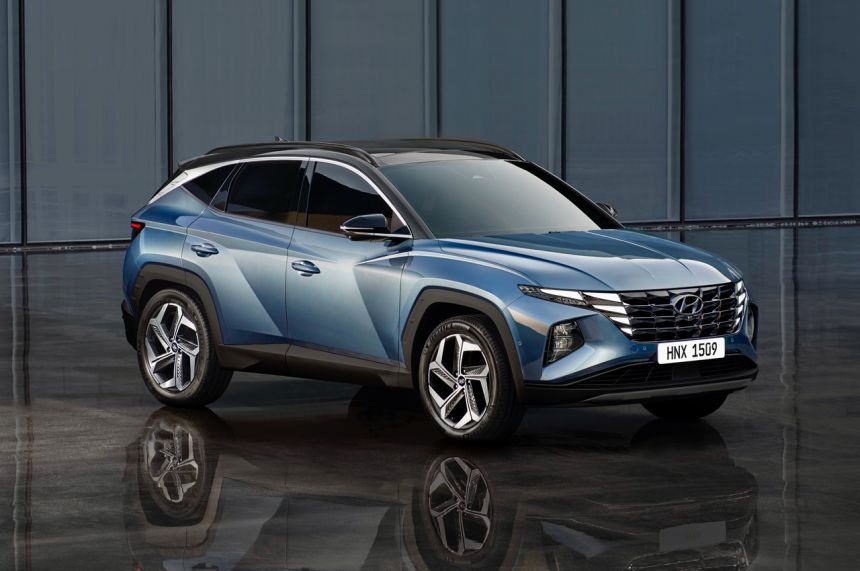 Compare and contrast: Hyundai Tucson generations back to back image