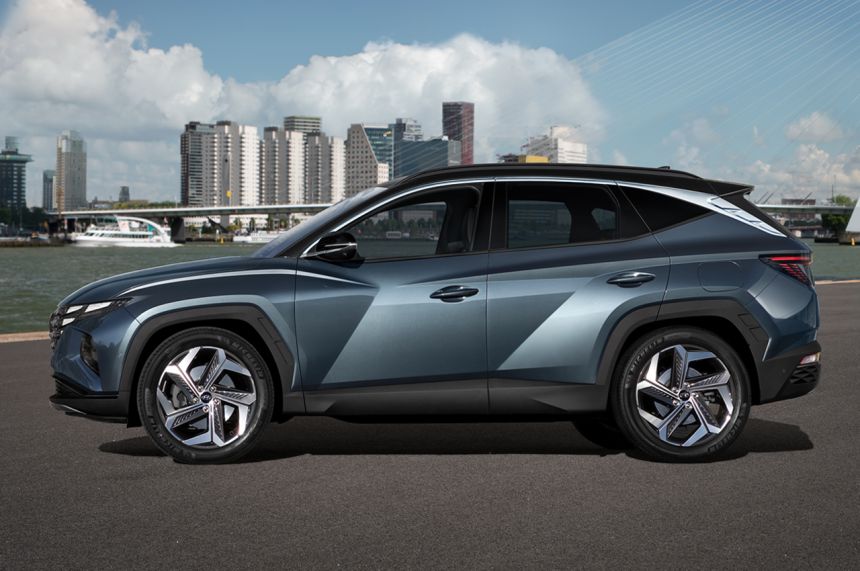 Compare and contrast: Hyundai Tucson generations back to back image