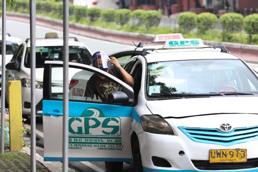 DOTr bans talking and answering calls on public transport image