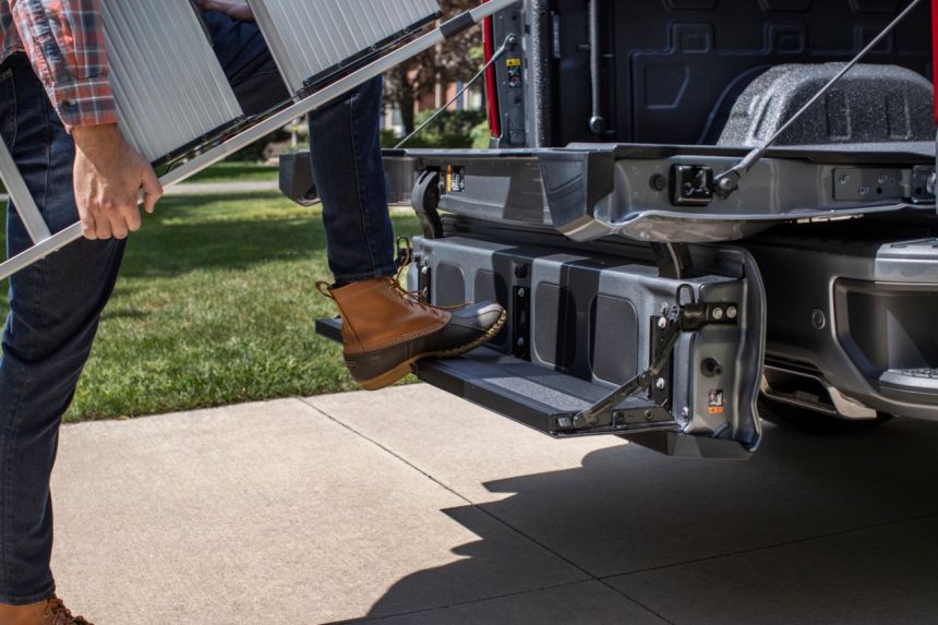 Chevy Multiflex Tailgate image