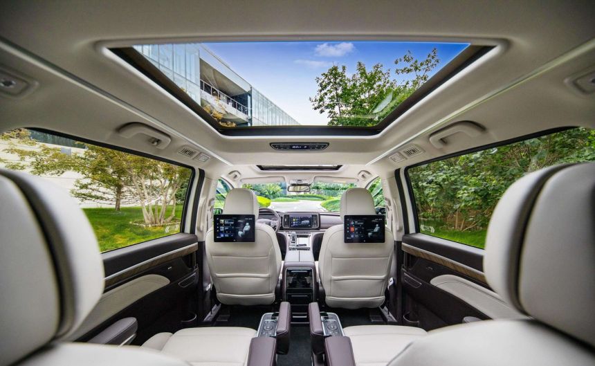 GAC upgrades 2021 GM8 from business to first class image