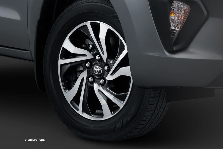 2021 Toyota Innova image