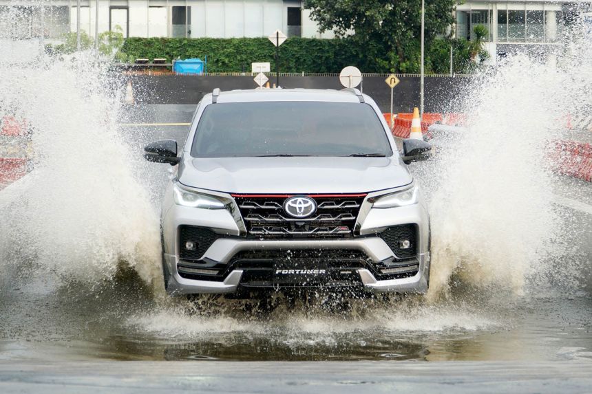 2021 Toyota Fortuner TRD Sportivo is for the young at heart image