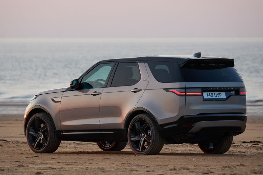 More tech, mild-hybrid power for 2021 Land Rover Discovery image
