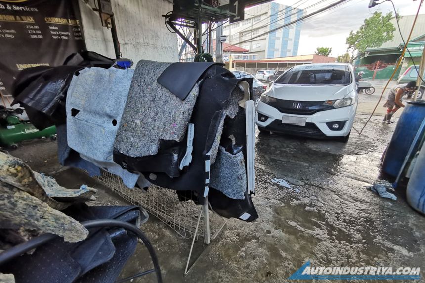How much does it cost to clean a flooded car? image