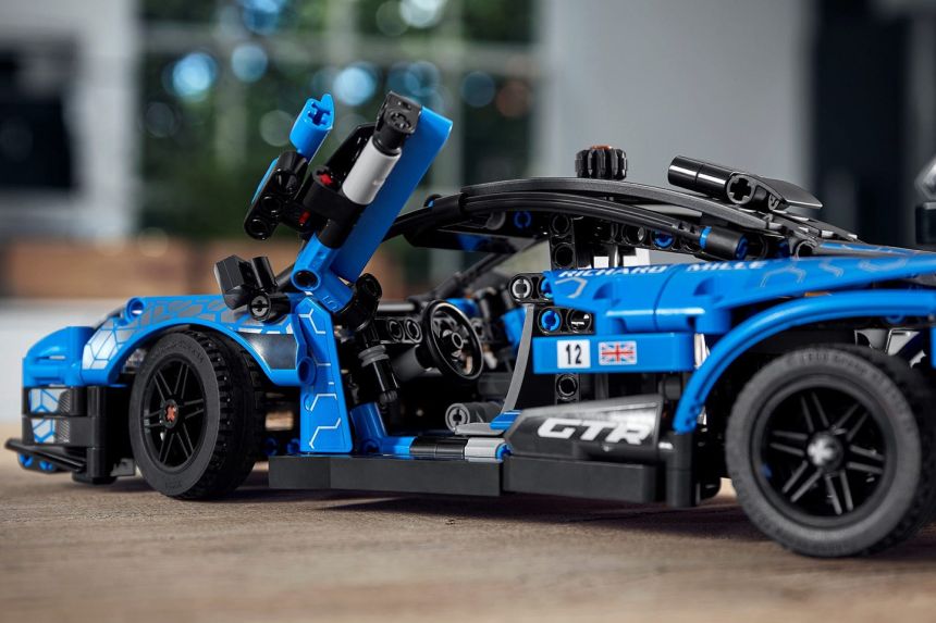 This Lego McLaren Senna GTR won