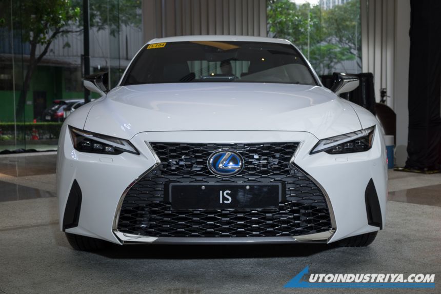 PH-spec 2021 Lexus IS comes in hybrid or V6 flavors image
