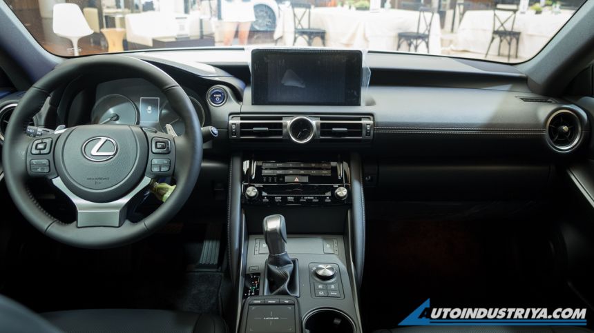 PH-spec 2021 Lexus IS comes in hybrid or V6 flavors image