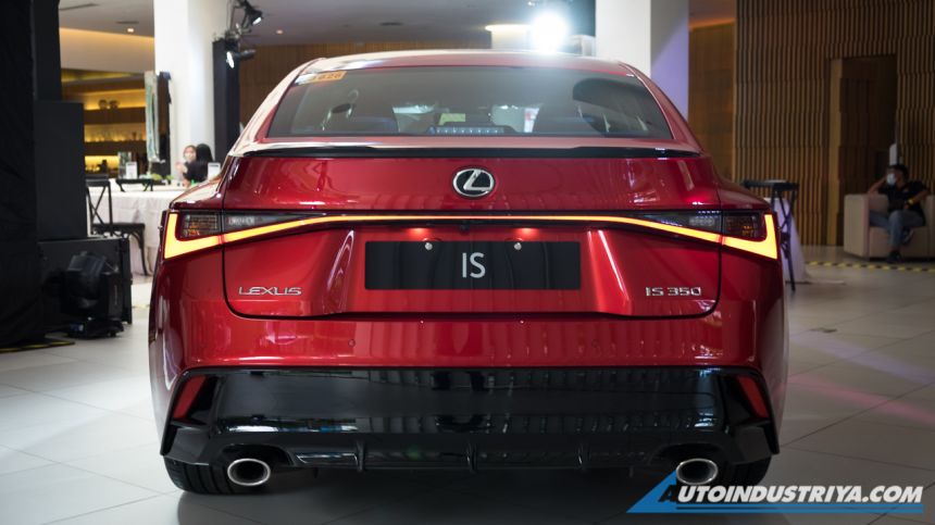 PH-spec 2021 Lexus IS comes in hybrid or V6 flavors image