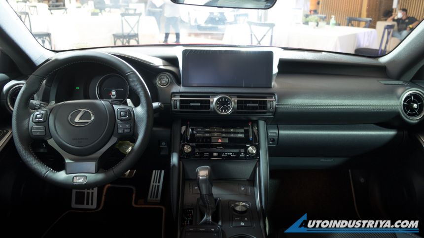 PH-spec 2021 Lexus IS comes in hybrid or V6 flavors image