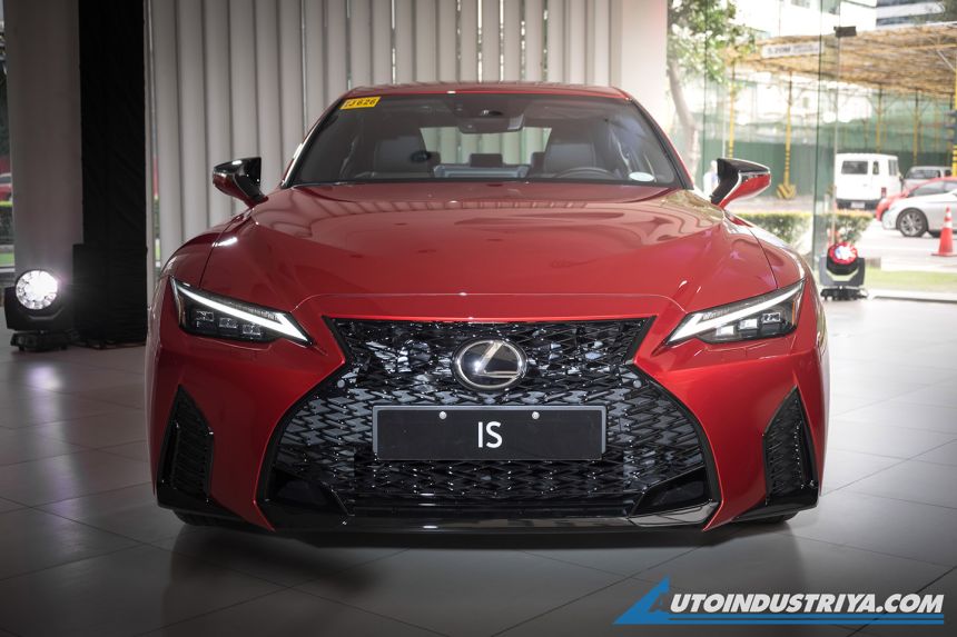 PH-spec 2021 Lexus IS comes in hybrid or V6 flavors image