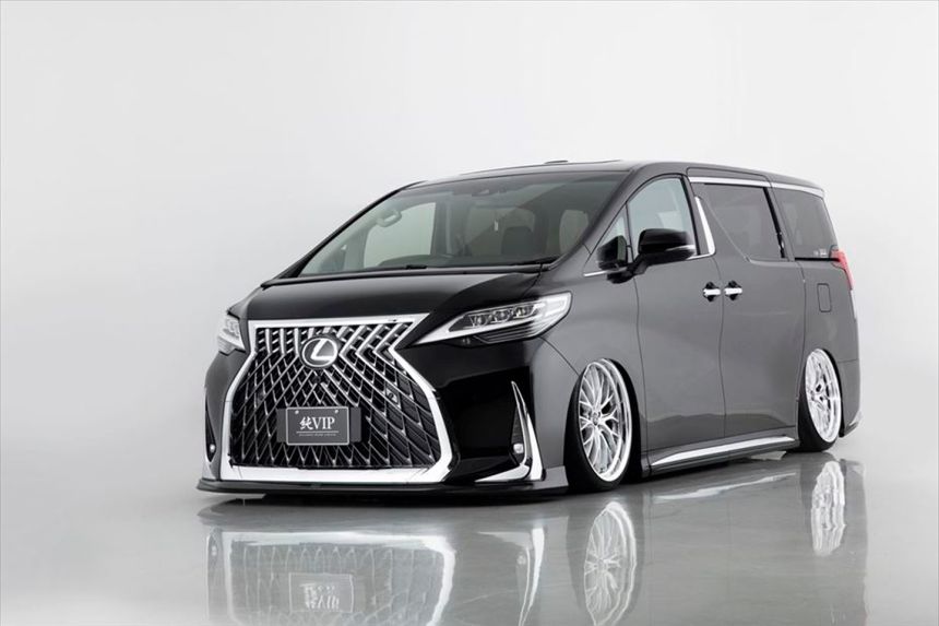 Japanese shop can turn your Toyota Alphard into a Lexus LM image