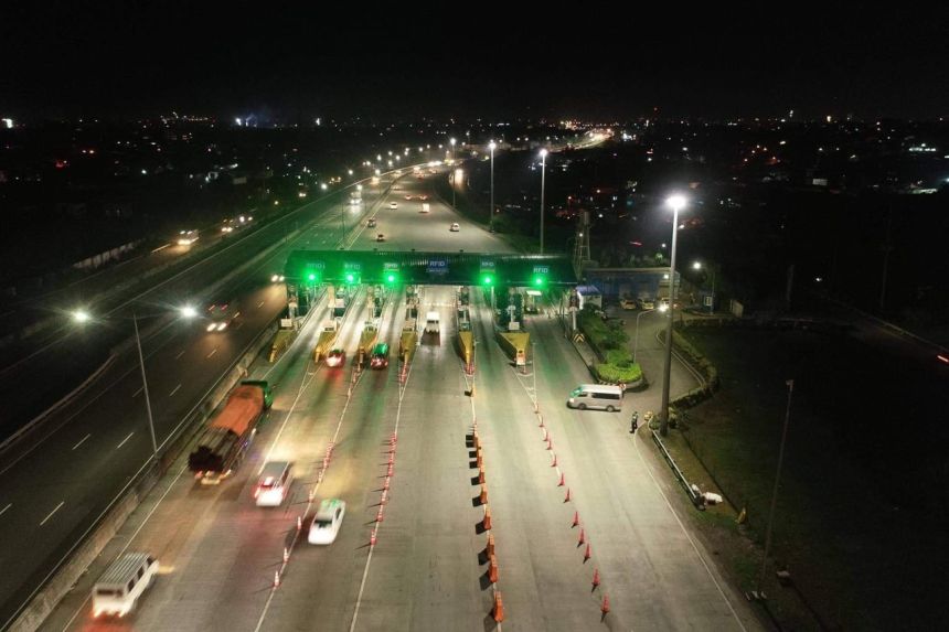This is what NLEX toll plazas in Valenzuela look right now image