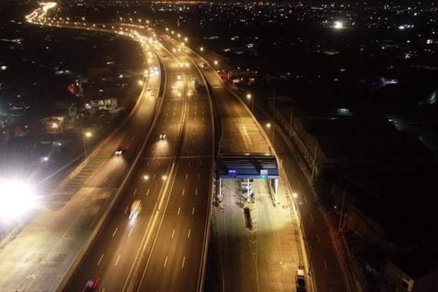This is what NLEX toll plazas in Valenzuela look right now image
