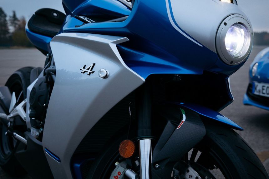 MV Agusta Superveloce is a 149 HP bike built with Alpine image