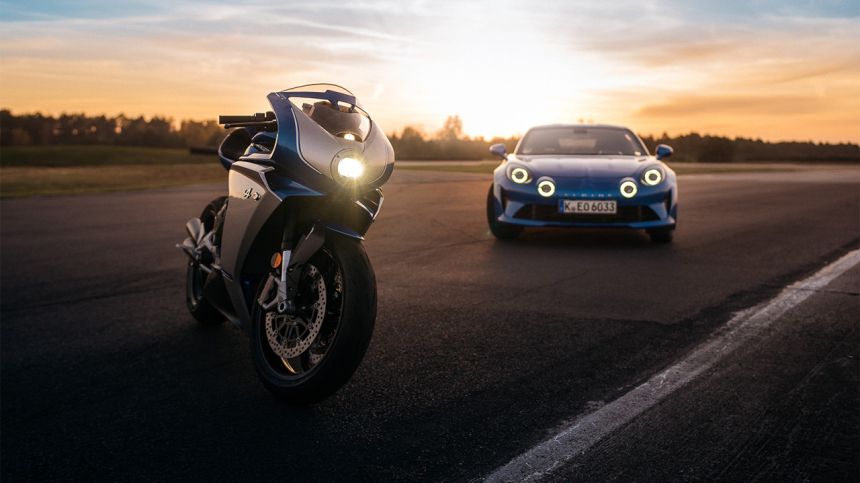 MV Agusta Superveloce is a 149 HP bike built with Alpine image
