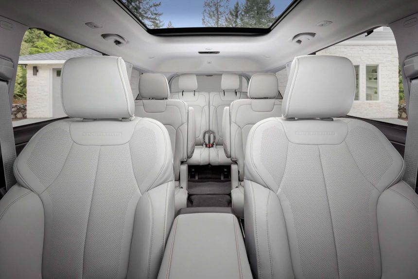 Jeep greets 2021 with an all-new Grand Cherokee image