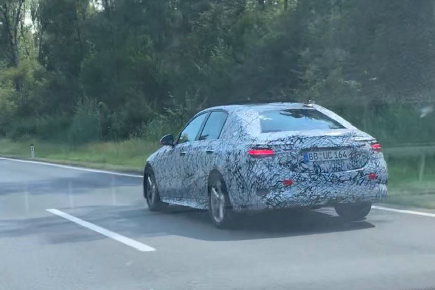 Is this the 2022 Mercedes-Benz C-Class? image