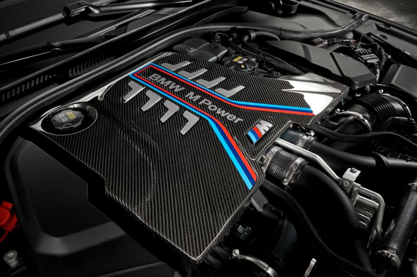 2021 BMW M5 CS is (almost) as fast as a Ferrari F8 Trubito image