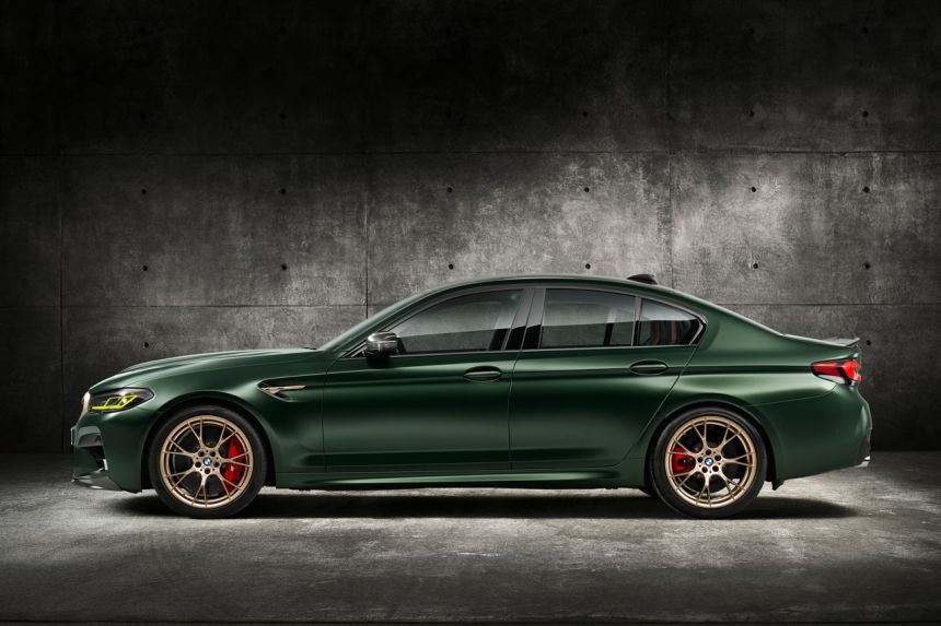 2021 BMW M5 CS is (almost) as fast as a Ferrari F8 Trubito image