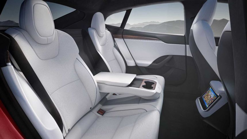 Refreshed Tesla Model S, X now has a TV instead of a tablet image