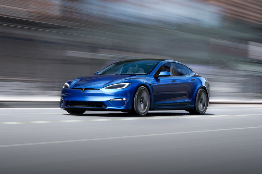 Refreshed Tesla Model S, X now has a TV instead of a tablet image