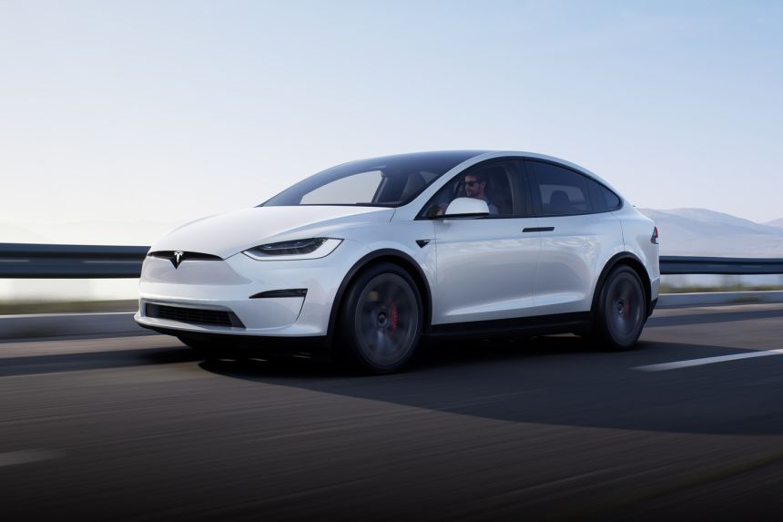 Refreshed Tesla Model S, X now has a TV instead of a tablet image