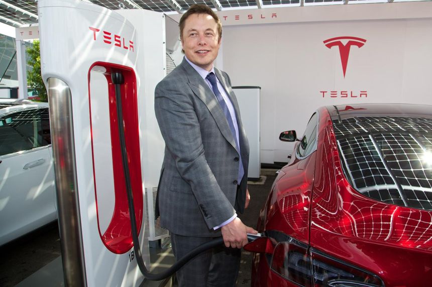 Tesla accepts cash, card, and soon, your bitcoin image