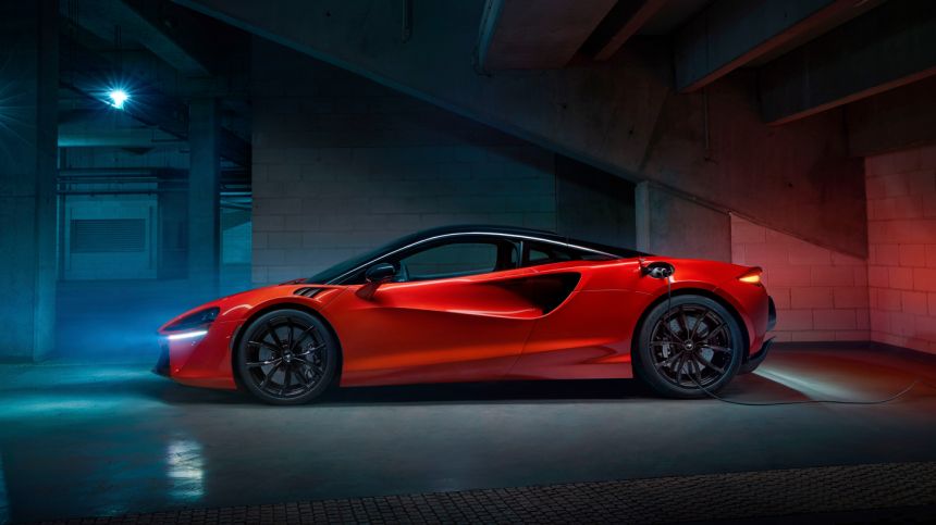 680 HP McLaren Artura is a plug-in hybrid with no reverse gear image