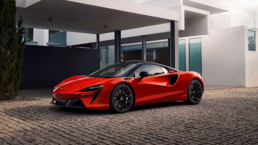 680 HP McLaren Artura is a plug-in hybrid with no reverse gear image