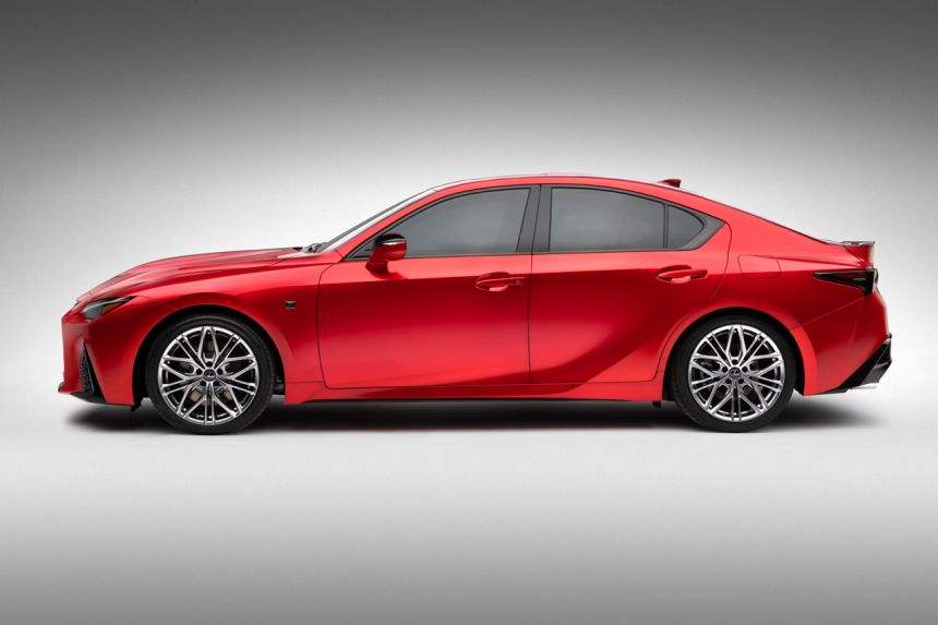 2022 Lexus IS 500 packs a meaty V8 in the age of turbos image
