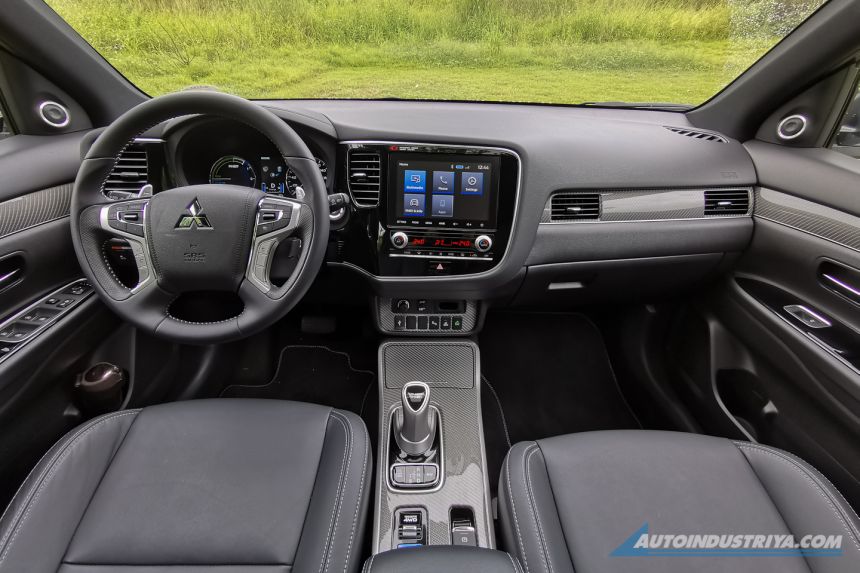 2020 Mitsubishi Outlander PHEV Twin Motor 4WD image