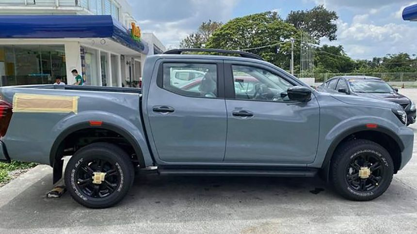 2021 Nissan Navara spied image