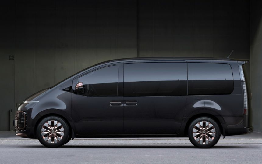 From gray market to best-seller: Hyundai Starex through the years image