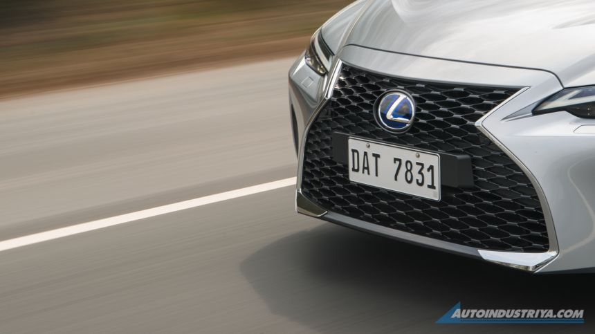 2021 Lexus IS 300h Premiere image