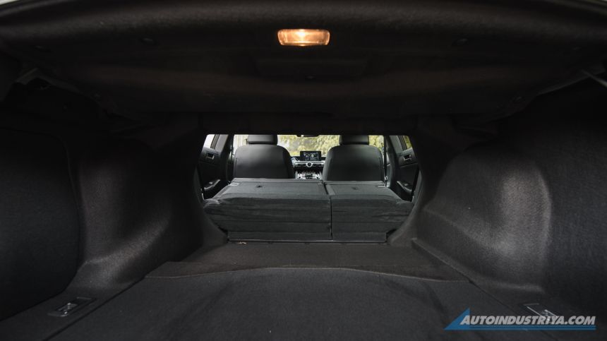 2021 Lexus IS 300h Premiere image