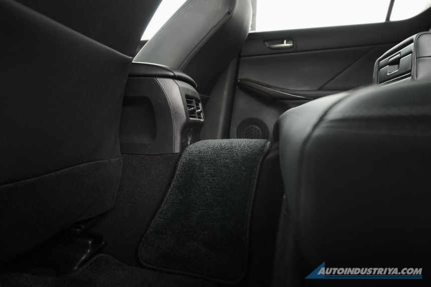 2021 Lexus IS 300h Premiere image