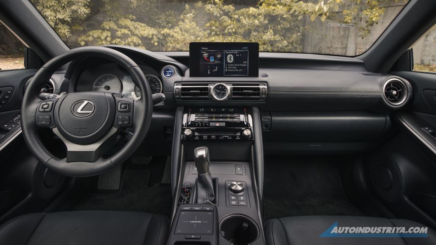 2021 Lexus IS 300h Premiere image