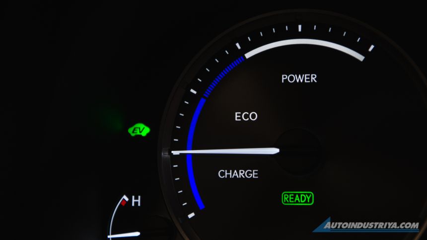 2021 Lexus IS 300h Premiere image